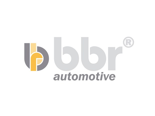 Das Logo von bbr automotive mit stilisiertem Buchstaben "b" in Grau und Gelb sowie dem Markennamen „automotive“ darunter.